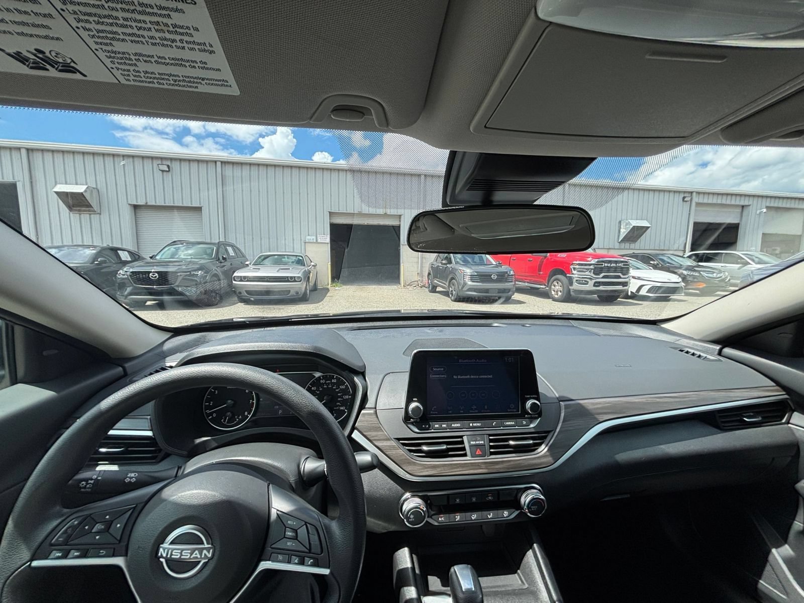 Used 2025 Nissan Altima 2.5 SV FWD image 32