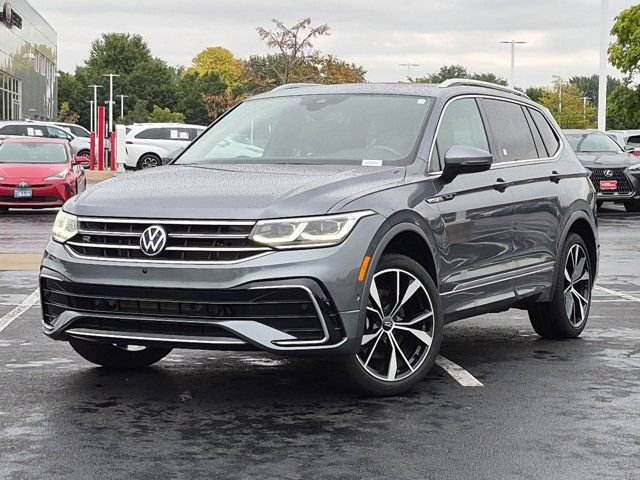 Used 2023 Volkswagen Tiguan SEL R-Line AWD/4WD image 2