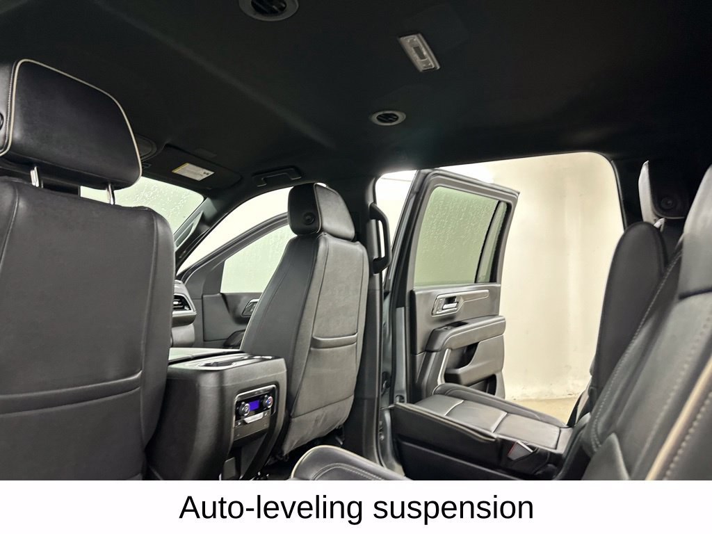 Used 2025 Chevrolet Suburban Premier AWD/4WD image 32