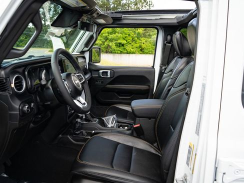 New 2026 Jeep Wrangler Unlimited Sahara AWD/4WD image 13