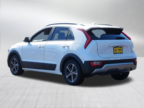 Certified 2023 Kia Niro LX image 5