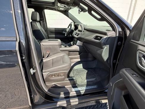 Used 2022 Chevrolet Tahoe Z71 w/ Luxury Package AWD/4WD image 23