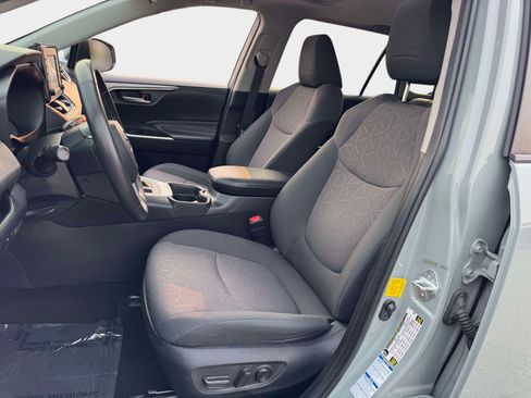Used 2019 Toyota RAV4 XLE w/ Convenience Package AWD/4WD image 13