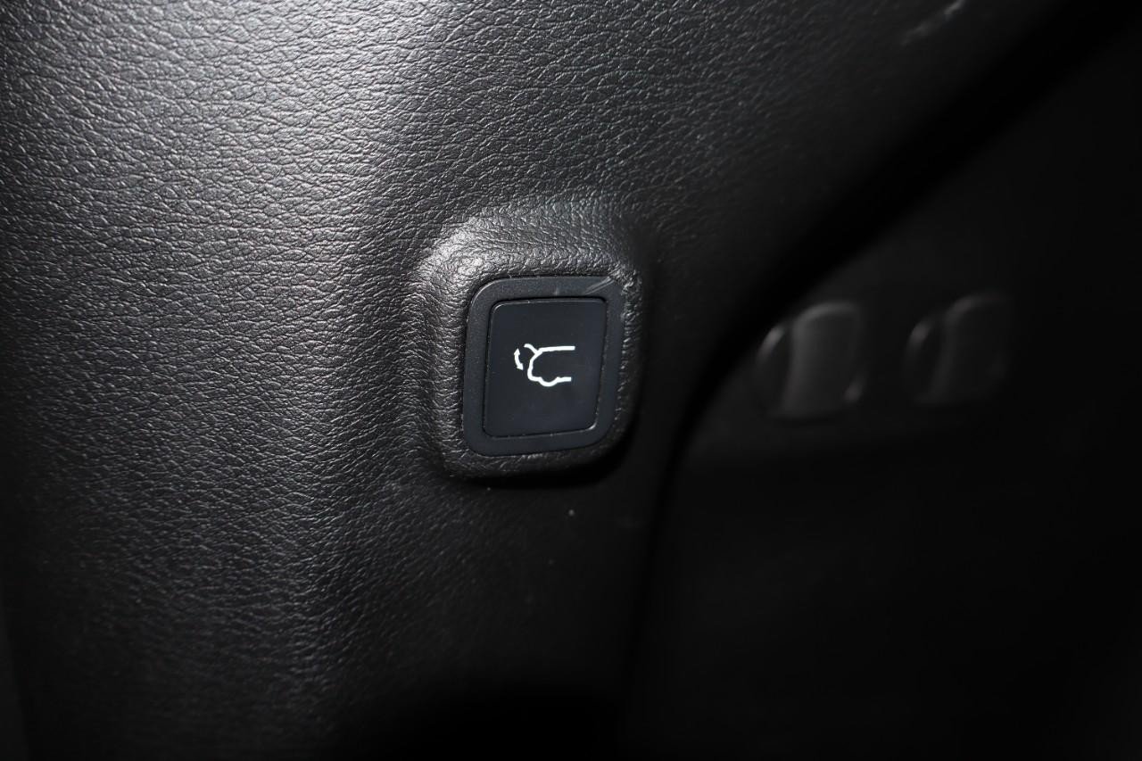 Used 2019 Jeep Cherokee Limited AWD/4WD image 30