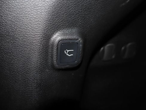 Used 2019 Jeep Cherokee Limited AWD/4WD image 30