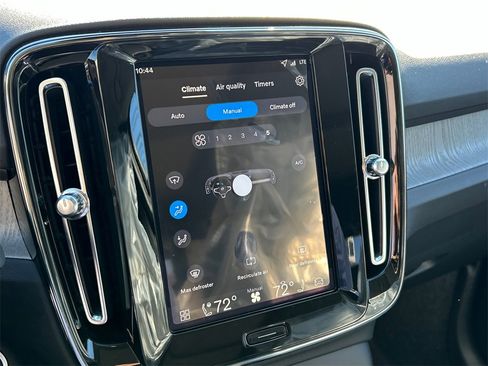 New 2026 Volvo XC40 B5 Plus w/ Protection Package Premier image 17