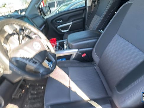 Used 2023 Nissan Titan SV w/ SV Convenience Package image 5
