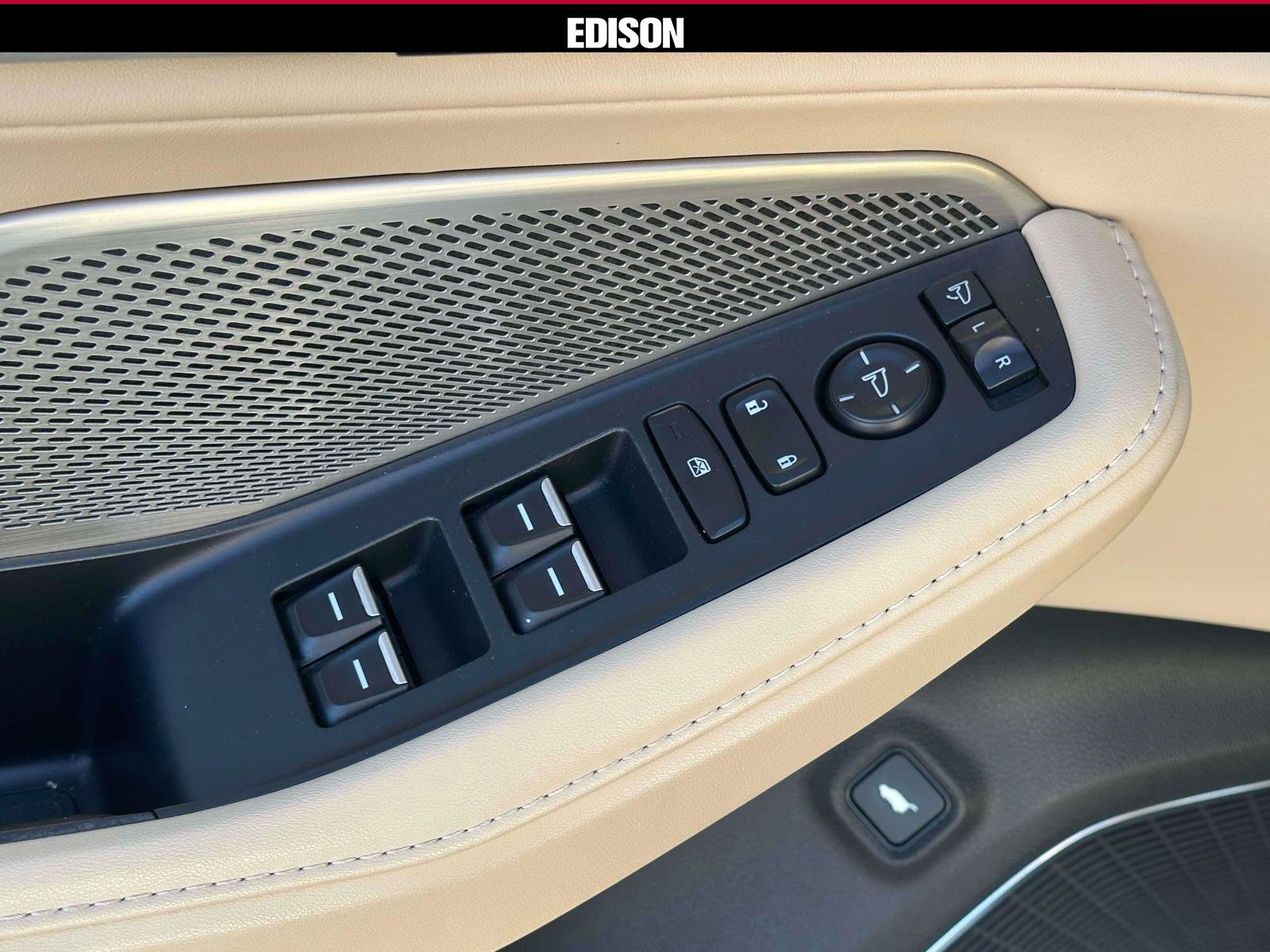 Used 2022 Acura MDX w/ Technology Package AWD/4WD image 16