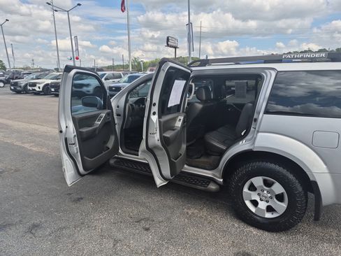 Used 2007 Nissan Pathfinder SE w/ SE Premium Pkg image 14
