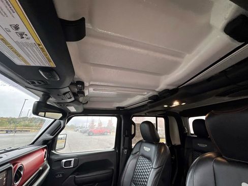 Certified 2022 Jeep Gladiator Rubicon w/ Cold Weather Group image 32