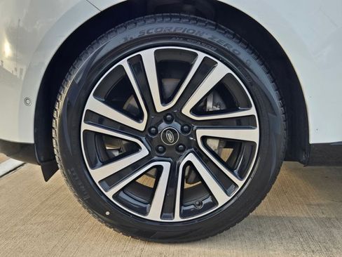 Certified 2023 Land Rover Range Rover SE image 24