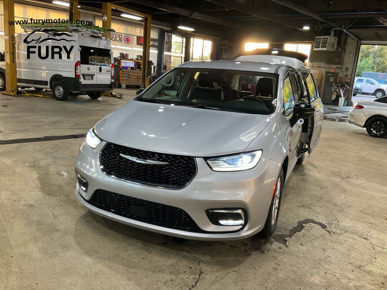 Used 2024 Chrysler Pacifica Touring-L FWD image 26