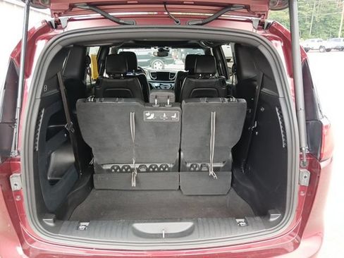 Used 2020 Chrysler Pacifica Touring-L Plus FWD image 18