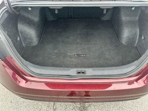 Used 2024 Nissan Altima 2.5 SV FWD image 5