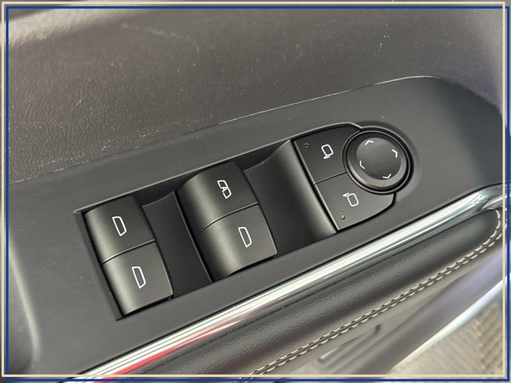Certified 2026 GMC Acadia Elevation w/ Elevation Premium Package AWD/4WD image 32