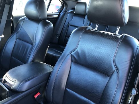 Used 2018 Ford Taurus Limited image 12