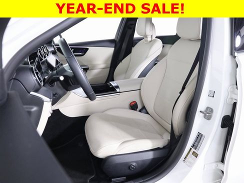 Used 2025 Mercedes-Benz C 300 4MATIC Sedan image 28