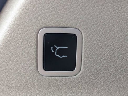 Used 2023 Chrysler Pacifica Touring-L FWD image 14