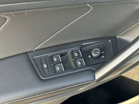 Used 2022 Volkswagen Tiguan SE R-Line image 15