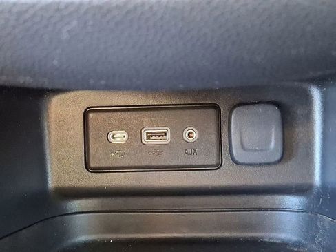 Used 2023 Chevrolet Equinox LT image 30