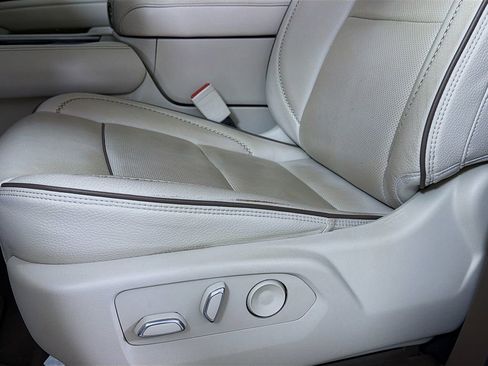 Used 2022 GMC Yukon Denali image 23