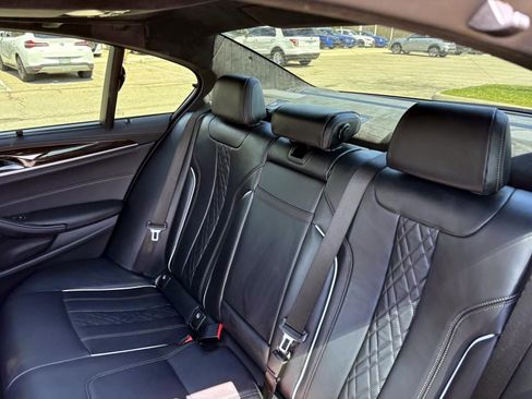 Used 2021 BMW M550i xDrive w/ Dynamic Handling Package image 27