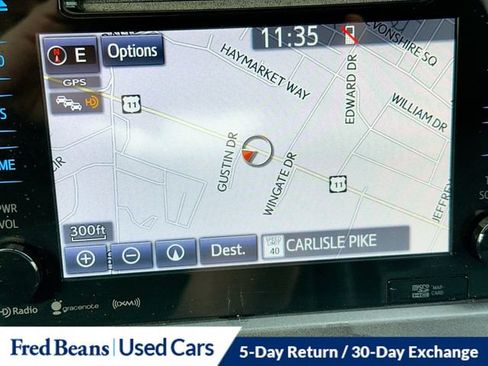 Used 2016 Toyota Sienna SE Premium w/ Four Season Floor Mat Package FWD image 18