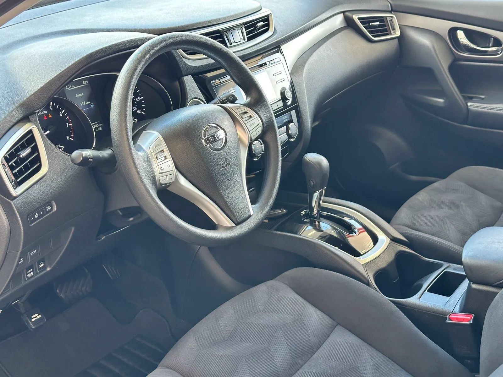 Used 2016 Nissan Rogue SV AWD/4WD image 10