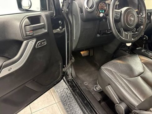 Used 2015 Jeep Wrangler Unlimited Sahara w/ Dual Top Group AWD/4WD image 10