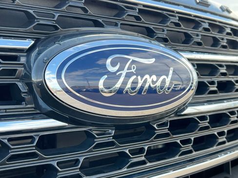 Used 2022 Ford Explorer XLT w/ Equipment Group 202A image 13