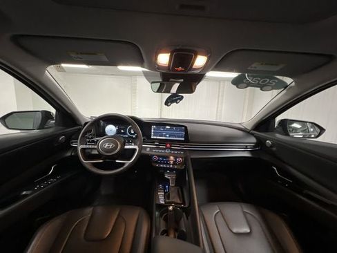 Used 2025 Hyundai Elantra Limited image 21