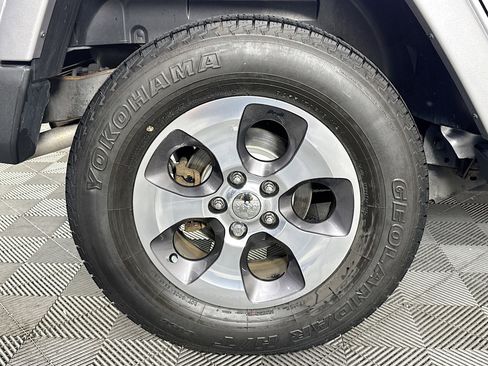 Used 2016 Jeep Wrangler Unlimited Sahara w/ Dual Top Group image 30