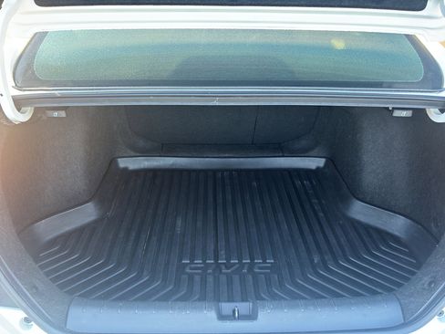 Used 2018 Honda Civic Touring image 9