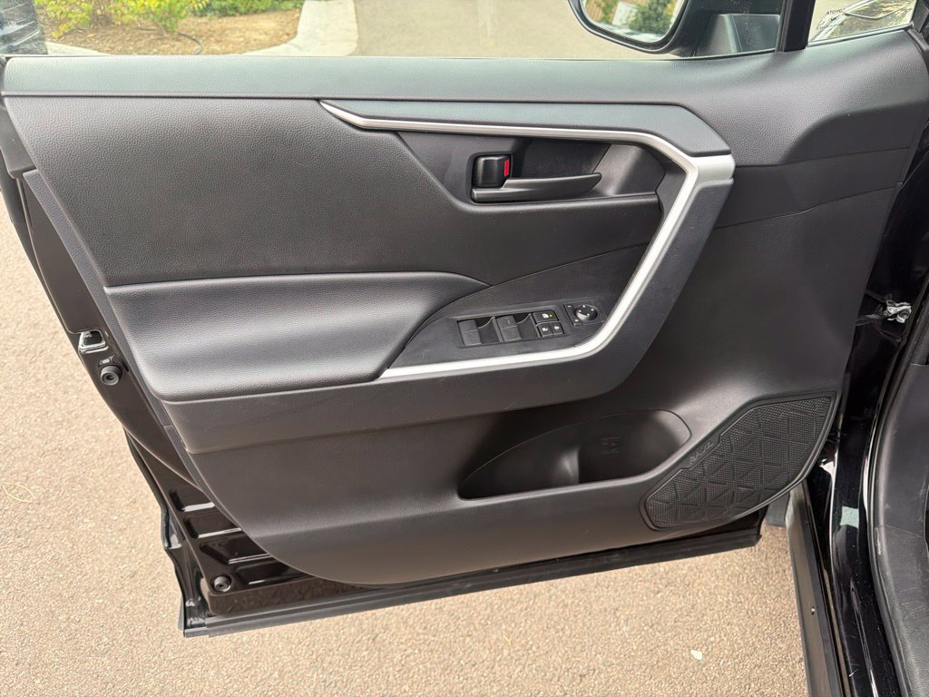 Used 2025 Toyota RAV4 LE AWD/4WD image 23