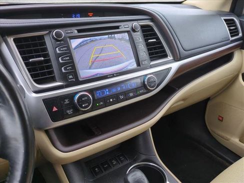 Used 2015 Toyota Highlander Limited image 13