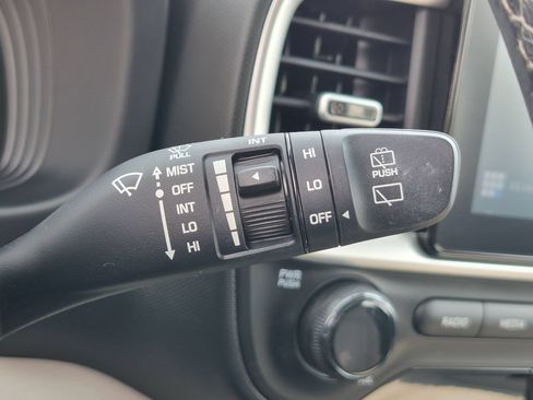 Certified 2023 Hyundai Venue SEL FWD image 20