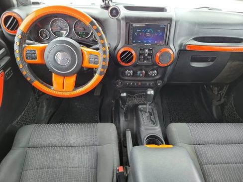 Used 2011 Jeep Wrangler Unlimited Sahara w/ Connectivity Group AWD/4WD image 15