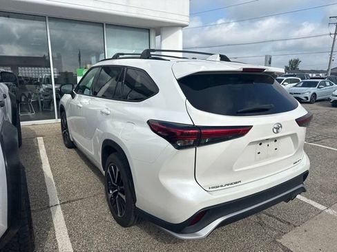 Used 2021 Toyota Highlander XSE AWD/4WD image 6