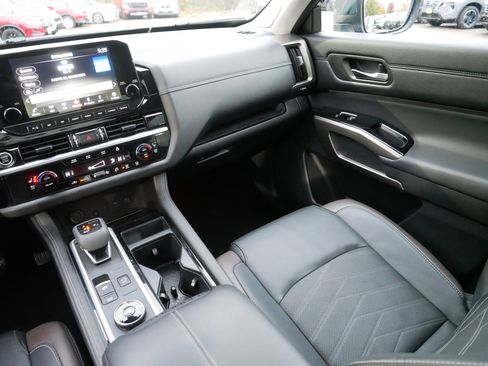 Certified 2024 Nissan Pathfinder Platinum w/ Cargo Package image 11