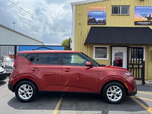 Used 2022 Kia Soul LX w/ Technology Package image 4
