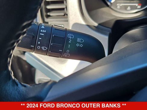 Used 2024 Ford Bronco Outer Banks AWD/4WD image 26