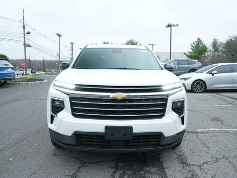 Used 2024 Chevrolet Traverse LT FWD image 4