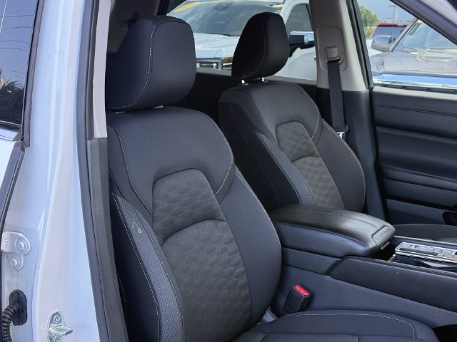 Used 2024 Nissan Pathfinder SV FWD image 19