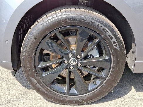 Certified 2025 Jaguar F-PACE R-Dynamic S image 9