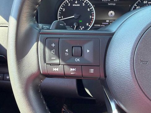 Used 2025 Nissan Pathfinder SV FWD image 15
