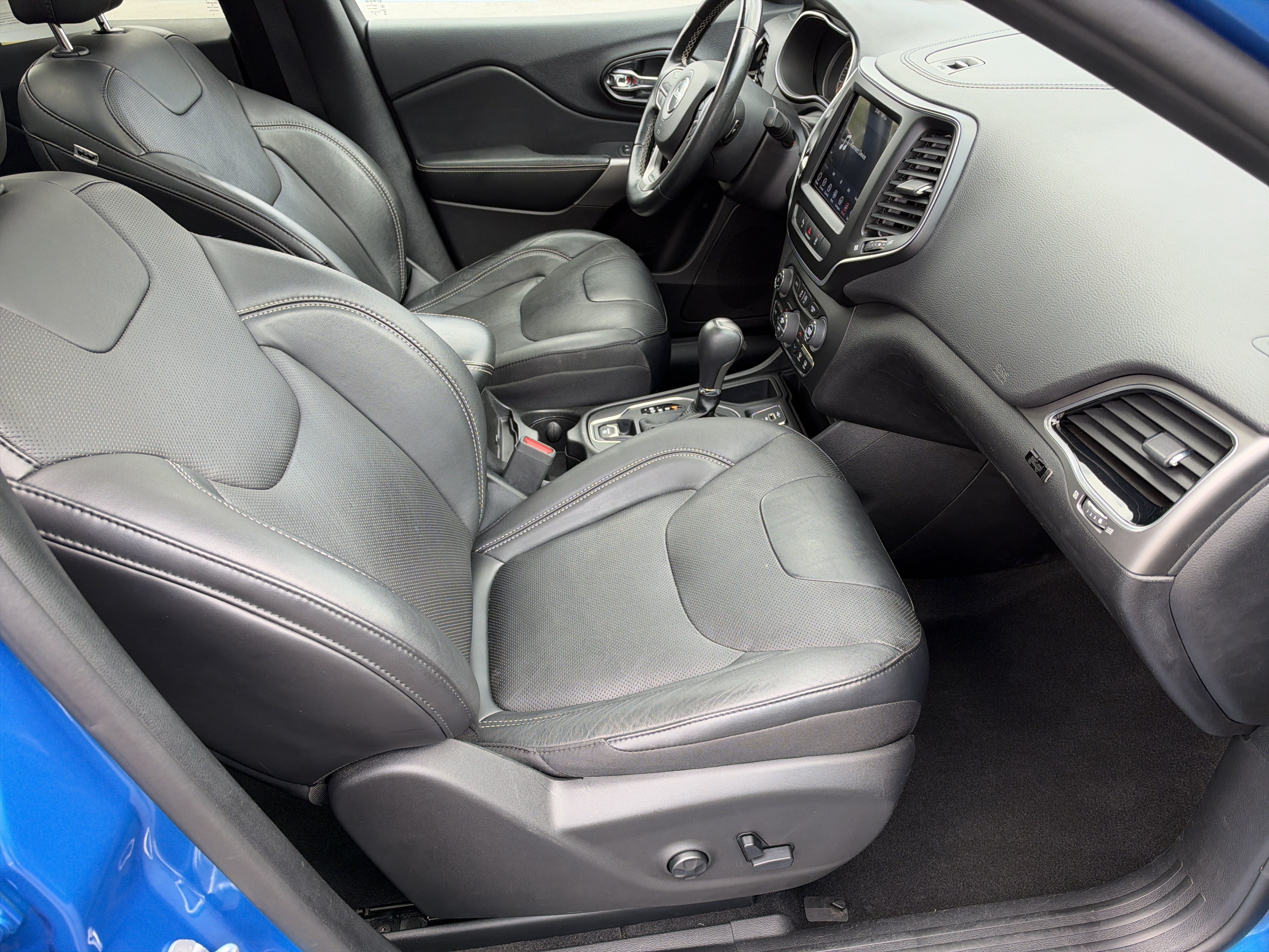 Used 2021 Jeep Cherokee Latitude Lux 80th Anniv w/ Quick Order Package 26U 80TH FWD image 16
