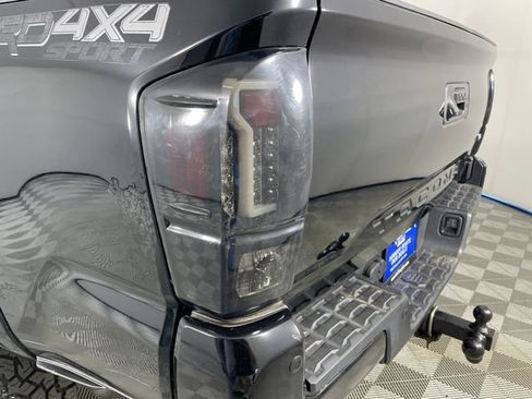 Used 2018 Toyota Tacoma TRD Sport w/ Technology Package AWD/4WD image 21