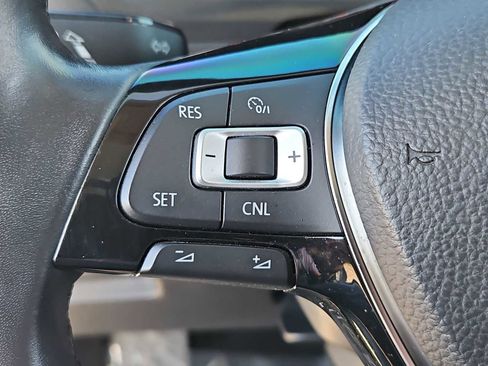 Used 2018 Volkswagen Tiguan SE w/ Panoramic Sunroof Package image 24