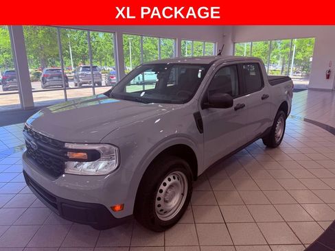 Used 2023 Ford Maverick XL image 3