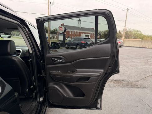 Used 2019 GMC Acadia SLT FWD image 28